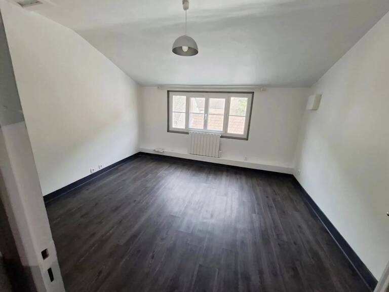 A LOUER - STUDIO - IVRY LA BATAILLE — photo 1