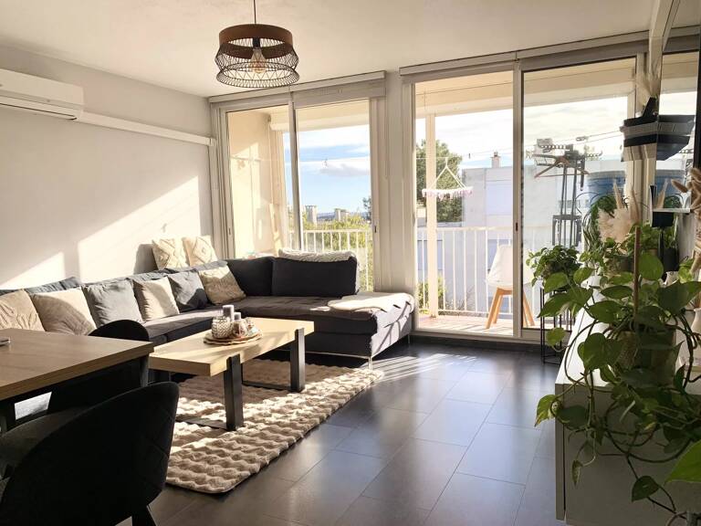 Appartement T5 de 95 m² - MIRAMAS — photo 1