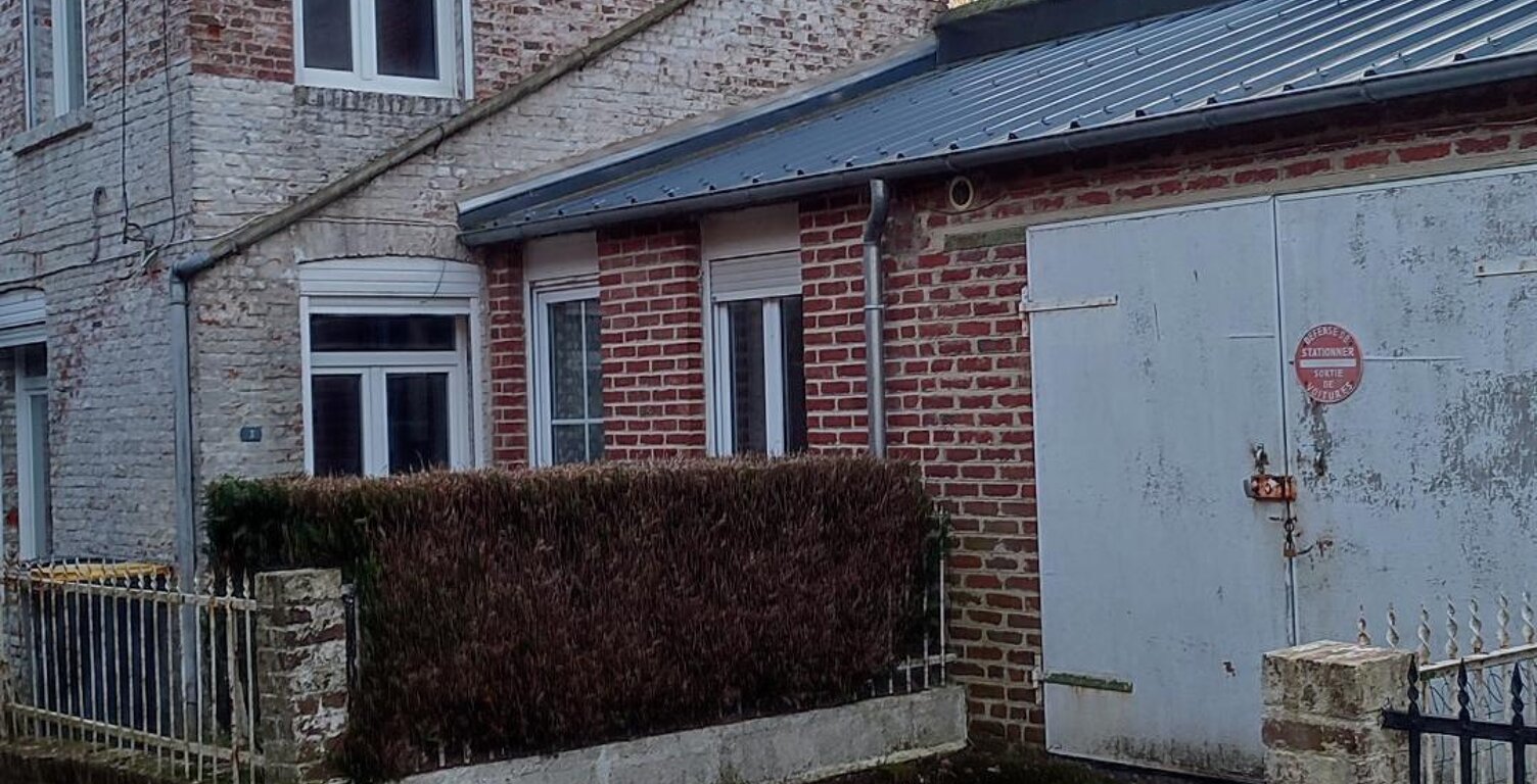 Maison mitoyenne avec travaux à réaliser, idéale pour famille ou investisseur. — photo 1