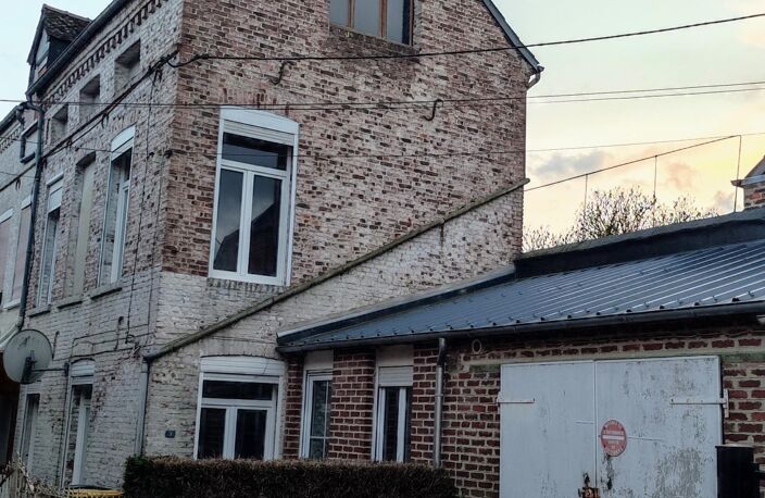Maison mitoyenne avec travaux à réaliser, idéale pour famille ou investisseur. — photo 2