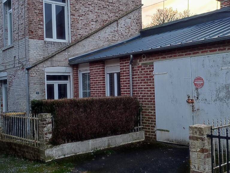 Maison mitoyenne avec travaux à réaliser, idéale pour famille ou investisseur. — photo 1