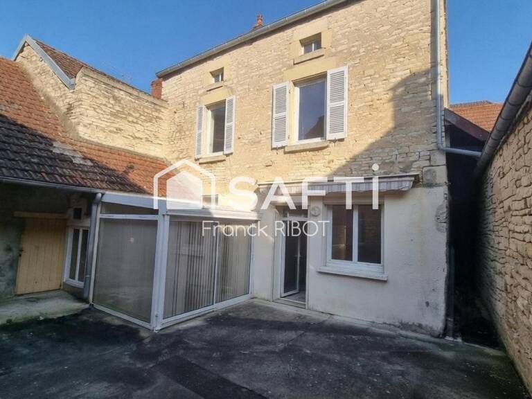 Maison de 120m2 avec cour fermée et dépendance — photo 1