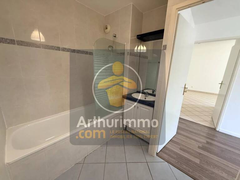 Location  Meublée, F2 + parking Villiers sur marne Gare RER — photo 1