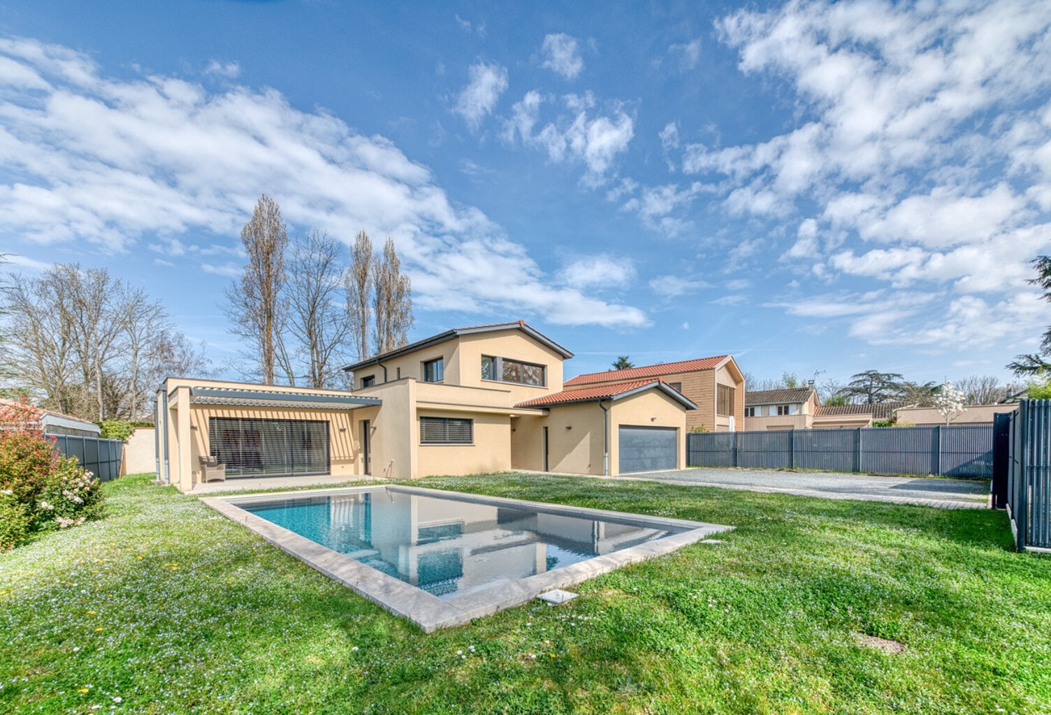 Ecully - Les Serres: Une maison contemporaine de 189m2, 5 ch — photo 1