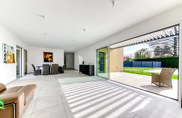 Ecully - Les Serres: Une maison contemporaine de 189m2, 5 ch — photo 2