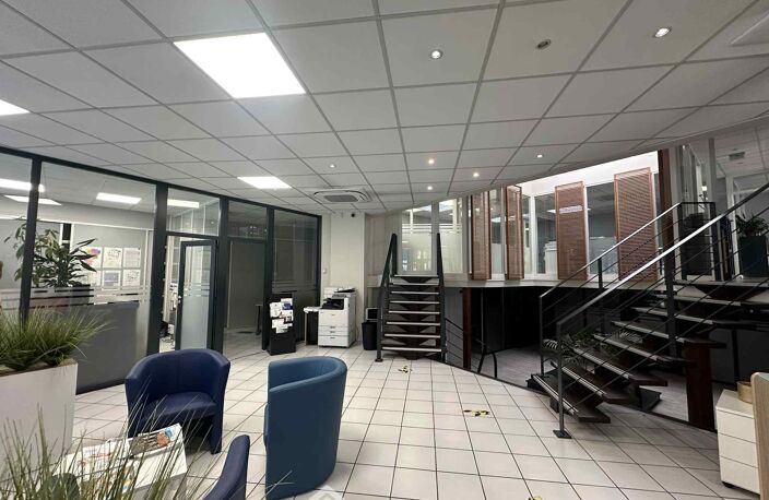 Immeuble - 256m² - Laon — photo 2