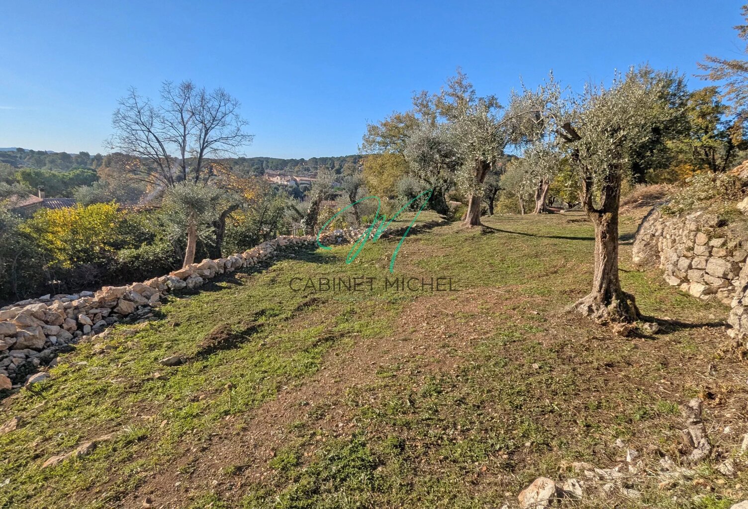 Roquefort-les-Pins : Terrain coup de cœur 1788 m² PC accordé — photo 1