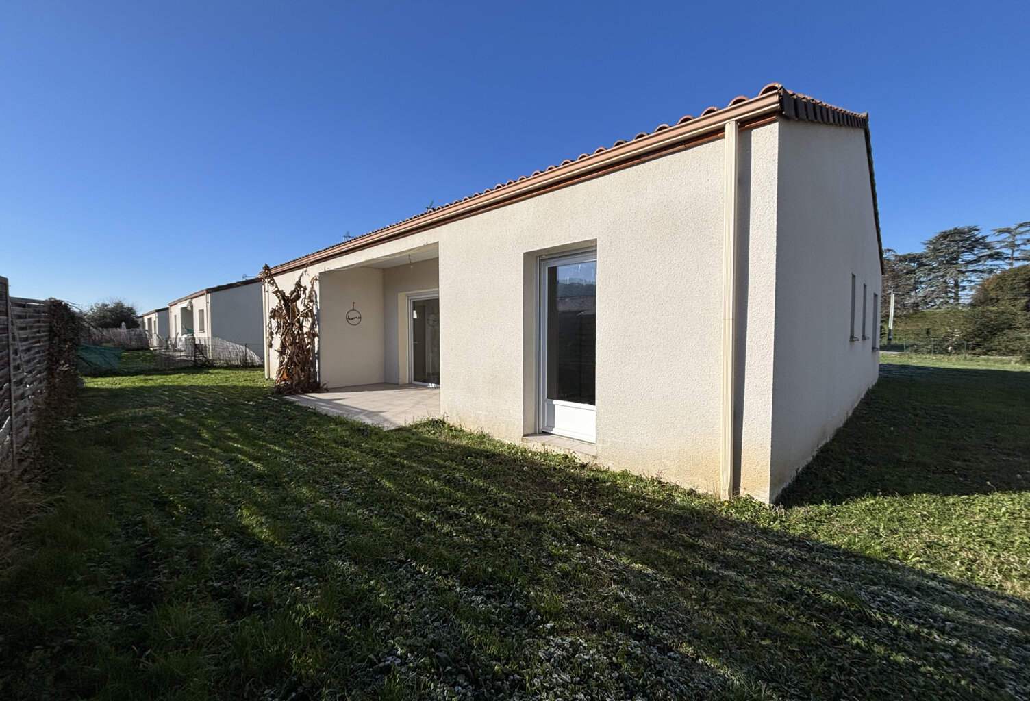 Maison de plain pied 3 chambres, garage et jardin — photo 1