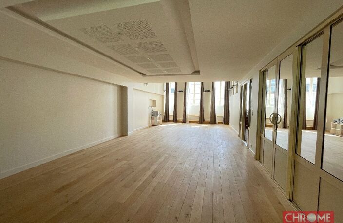 MAISON 200 M2 A LOUER PRESTATIONS DE QUALITE — photo 2