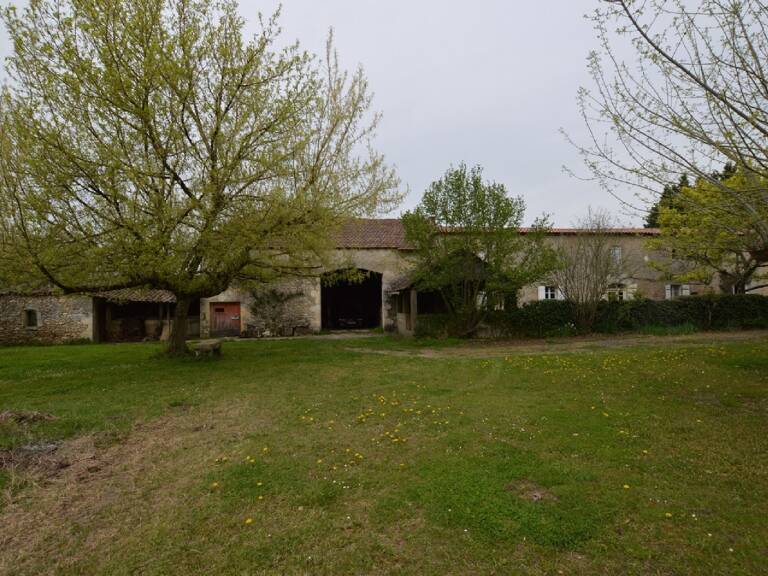 Bel ensemble en pierre — photo 1