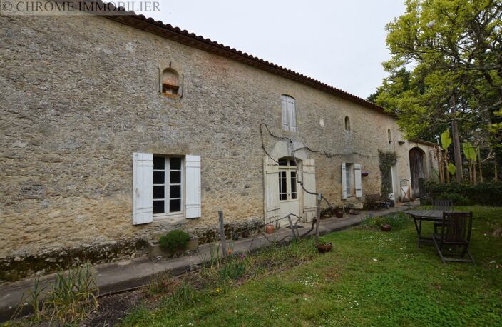 Bel ensemble en pierre — photo 3