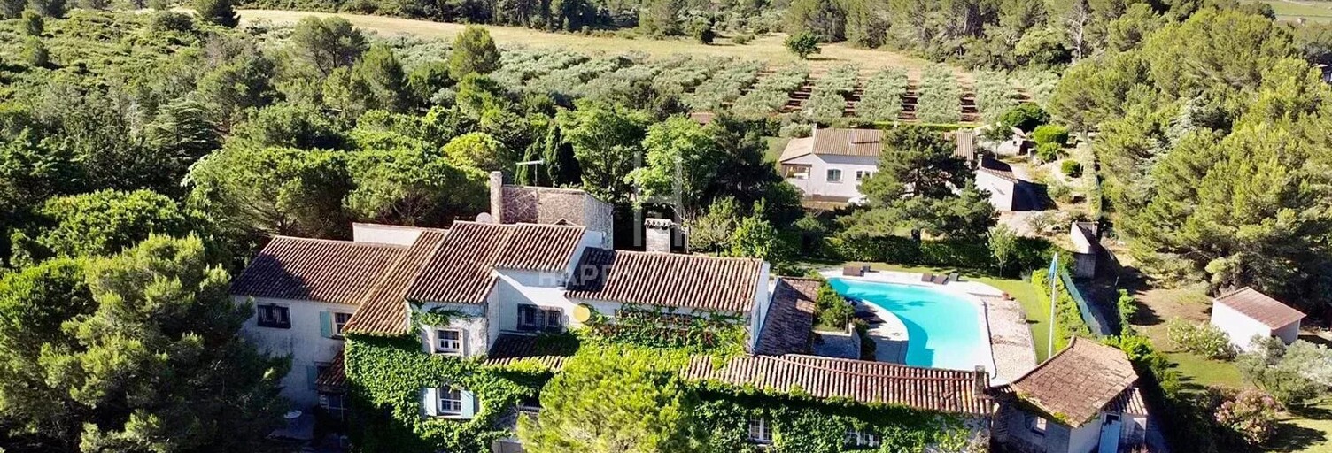 Maison  753 m² à vendre à Fontvieille (13990)
