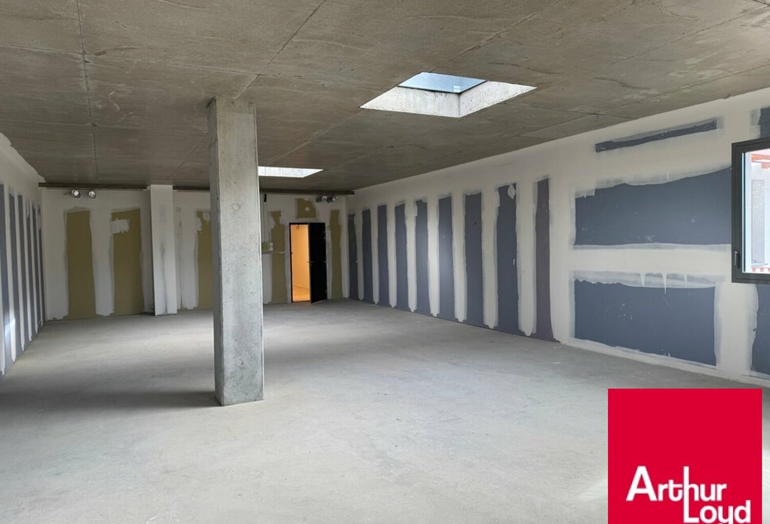 BUREAUX à VENDRE — photo 1