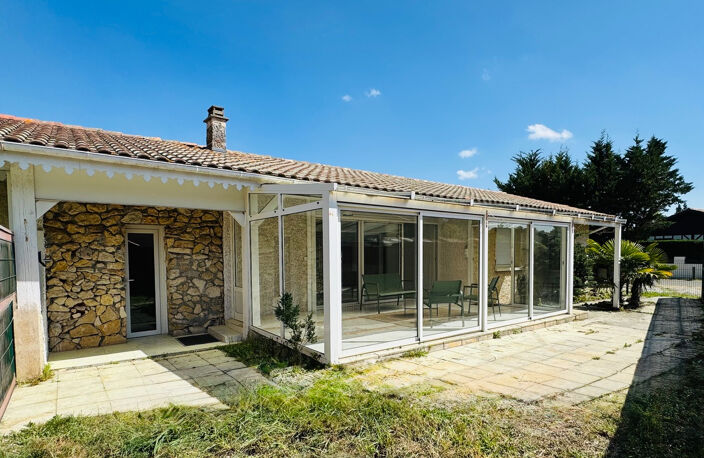 Maison de plain pied rénovée avec véranda et jardin - Quartier calme (07.56.88.28.68) — photo 2