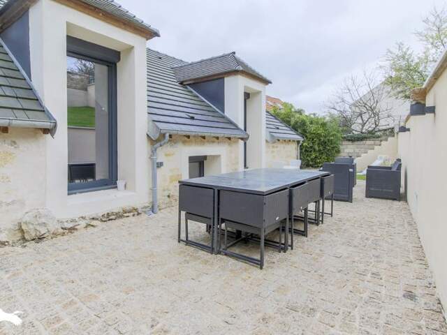 Maison en pierre de 7 pièces principales — photo du bien