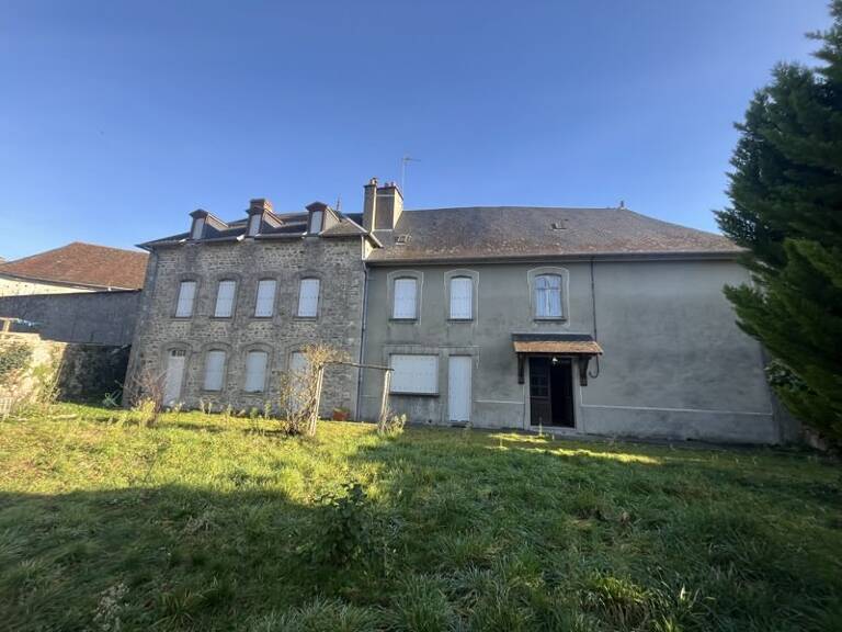 Maison de bourg de 12 pièces principales — photo 1