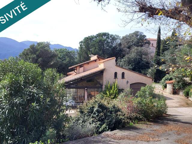 Belle maison d'architecte avec appartement indépendant ,piscine et grand terrain — photo du bien