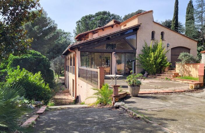 Belle maison d'architecte avec appartement indépendant ,piscine et grand terrain — photo 2
