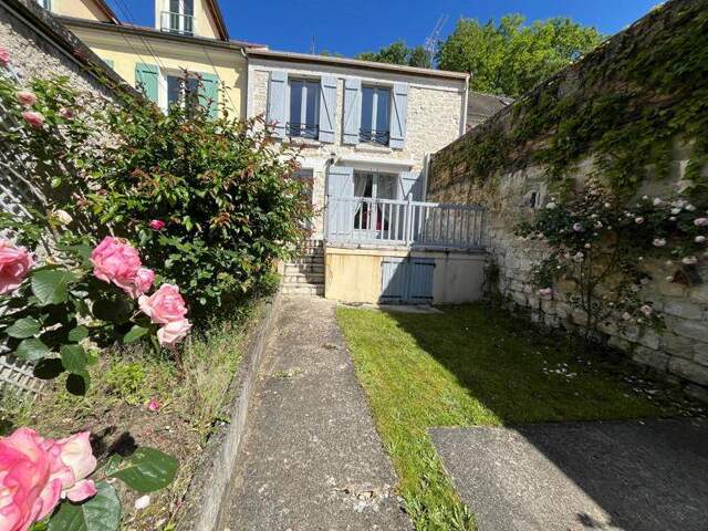 Maison en pierre de 4 pièces principales — photo du bien