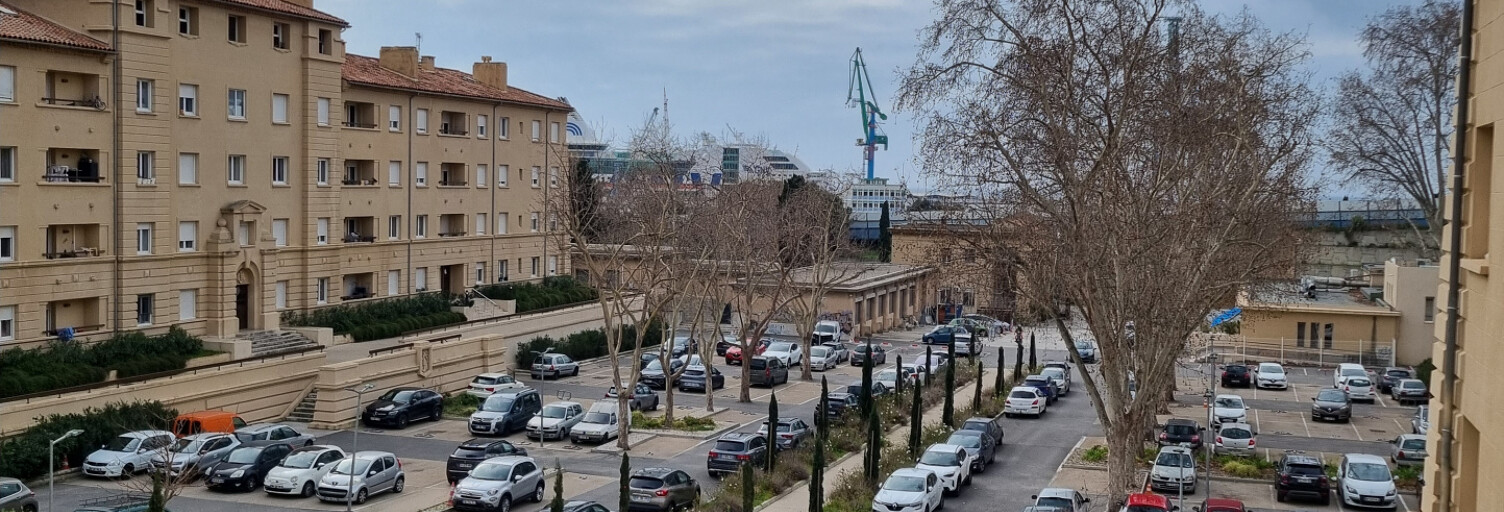 Garage   m² à louer à Marseille 15 (13015)