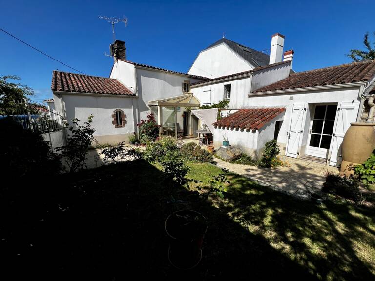 Maison de caractère en pierre avec appartement indépendant - Village à 3,5 km du bord de mer — photo 1