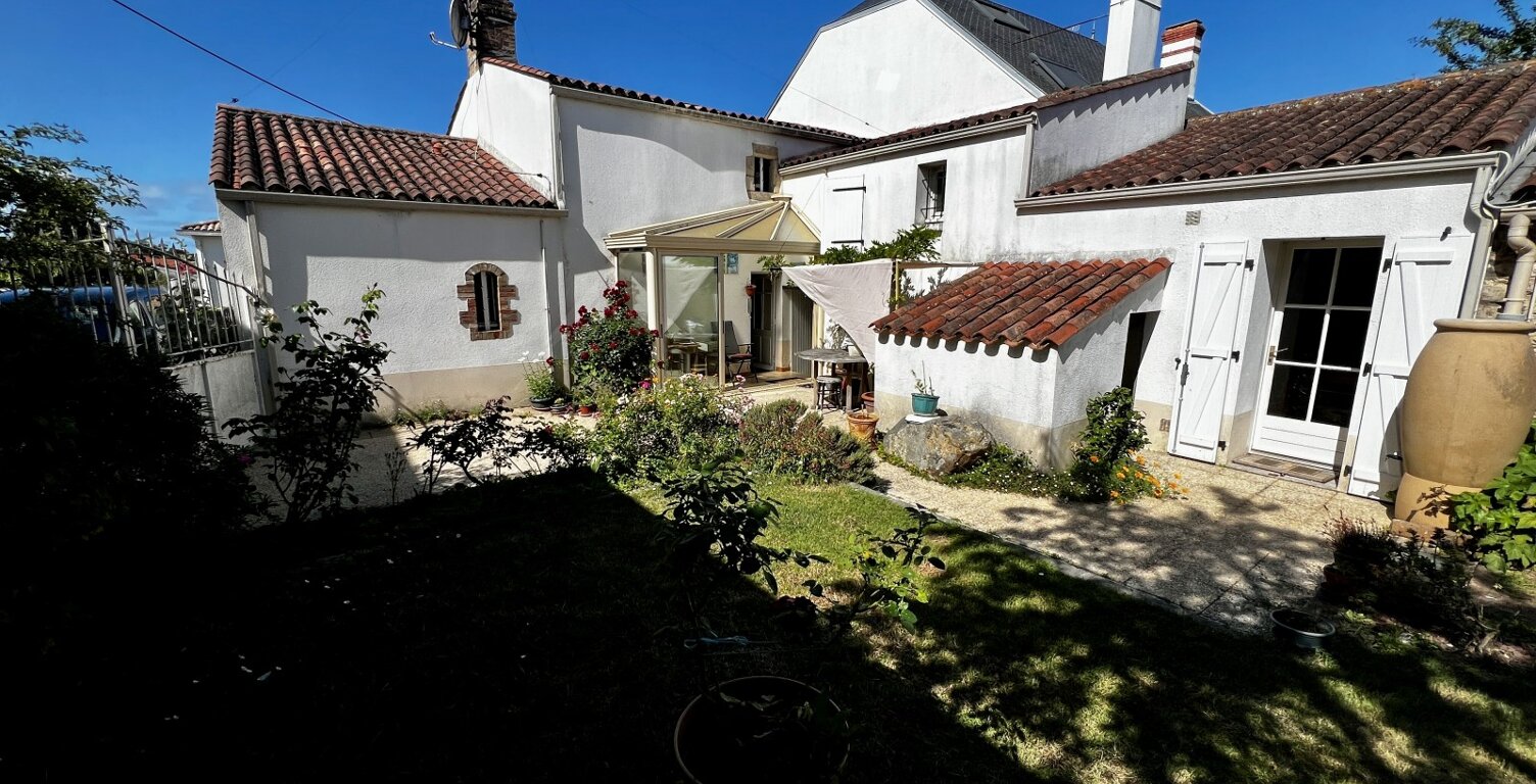 Maison de caractère en pierre avec appartement indépendant - Village à 3,5 km du bord de mer — photo 1