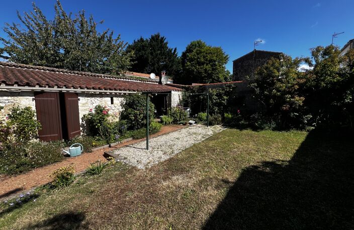 Maison de caractère en pierre avec appartement indépendant - Village à 3,5 km du bord de mer — photo 4