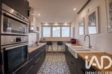 Appartement 3 pièces 240000 €