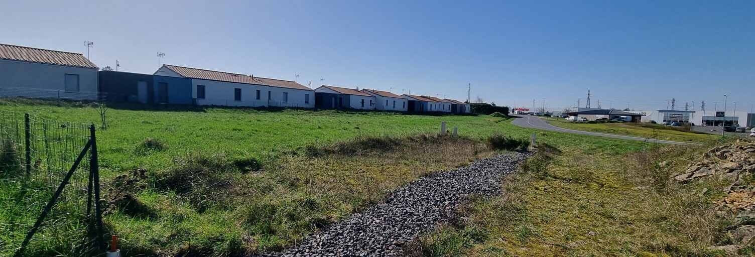 Terrain  2377 m² à vendre à Ruffec (16700)