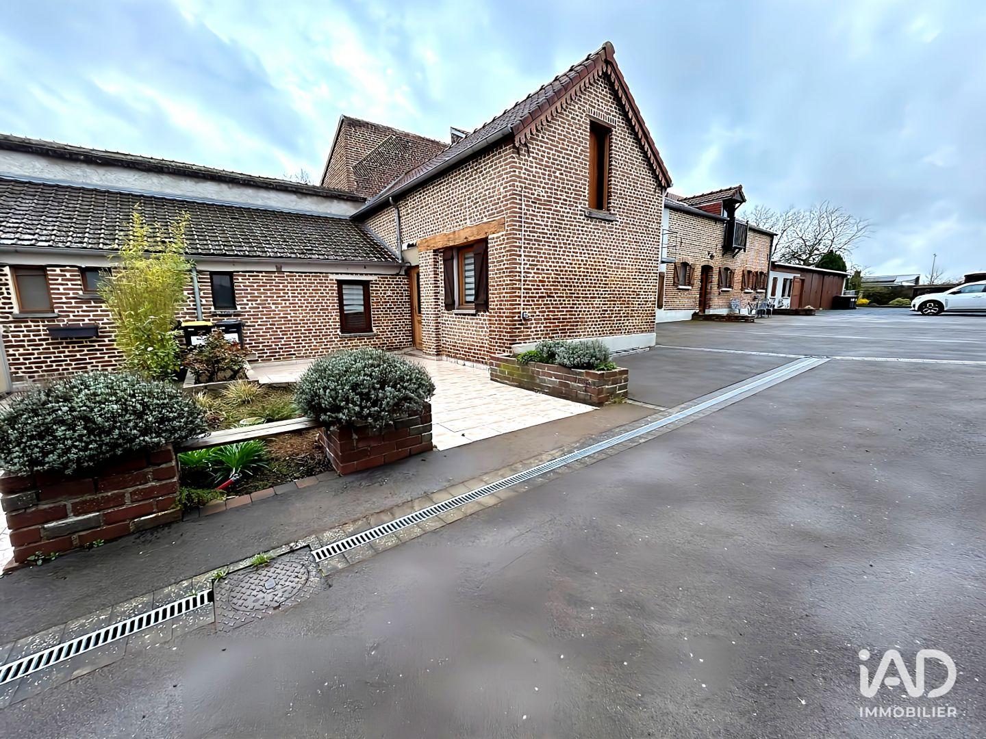 Orchies - 330m² - 9p. - 8ch.