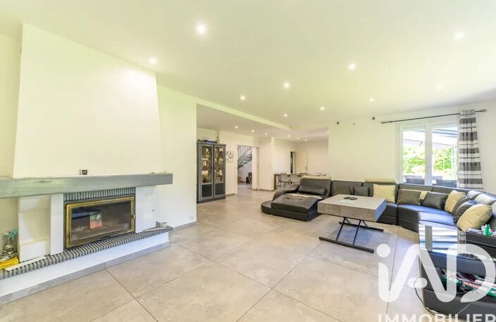 Vente Maison/villa 8 pièces — photo 2