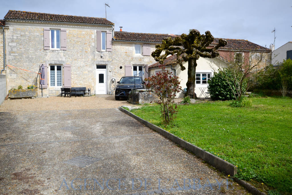 Villa / Maison  T7 à vendre Montpellier-de-Médillan 17260