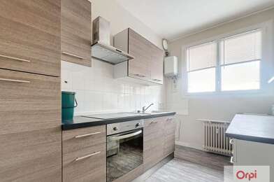 Appartement 5 pièces 855 €