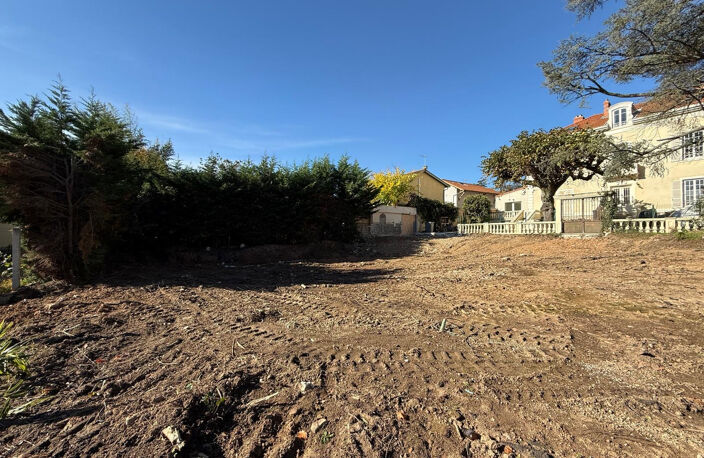 TERRAIN 300m2 MAISON 100M2 + SOUS SOL CENTRE GREZIEU LA VARE — photo 3