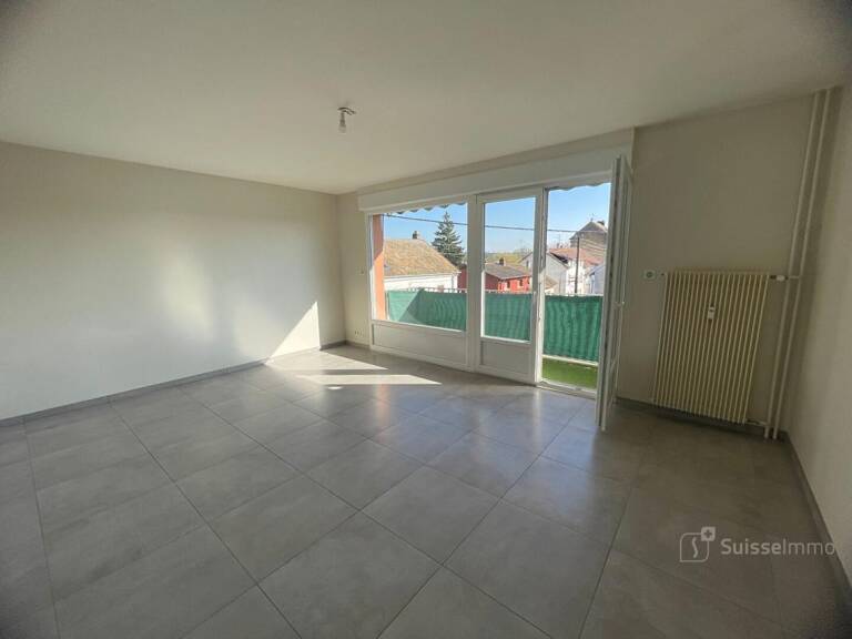 Belfort, Lumineux appartement T3 avec balcon et Garage — photo 1
