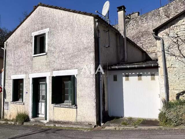 Maison en pierre à rénover avec garage – Vue sur la Charente – L — photo du bien