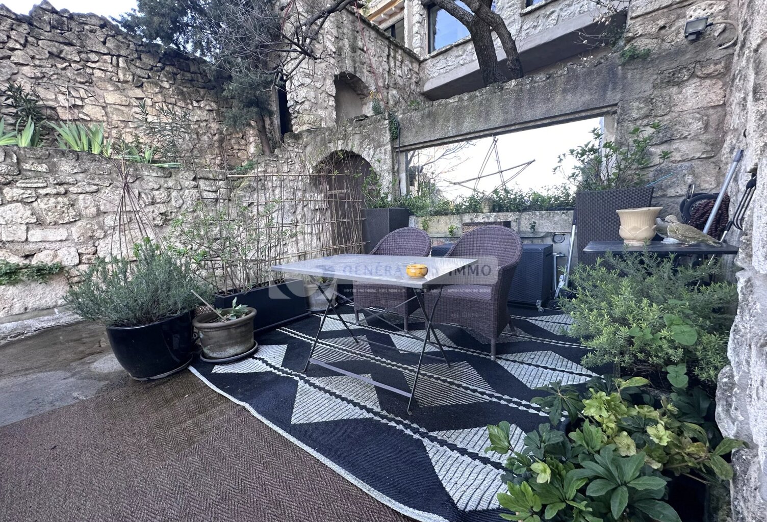 LES BAUX DE PROVENCE - Maison de village avec terrasse et parkin — photo 1