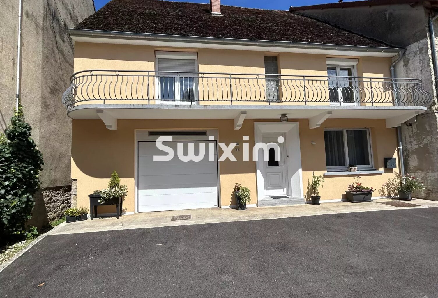 Maison de ville au coeur du vignoble jurassien — photo 1