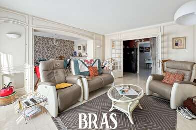 Appartement 5 pièces 296800 €