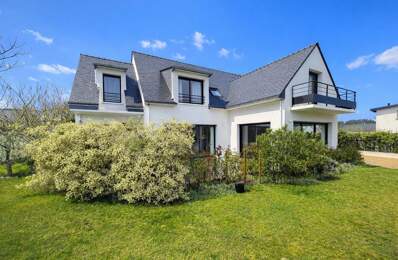 Maison d’architecte de 205 m² à La Baule-Escoublac. Lumineuse et parfaitement entretenue, elle offre 5 chambres, de beaux volumes, un jardin paysager, une terrasse et un garage. Un cadre de vie idéal pour créer de précieux souvenirs en famille — photo du bien
