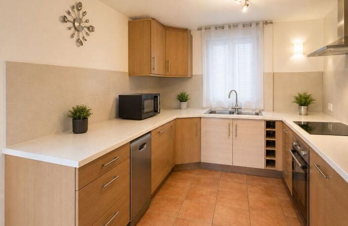 TOULOUSE CROIX DE PIERRE Immeuble toulousain Local commercial + 2 appartements + 4 garages — photo 2