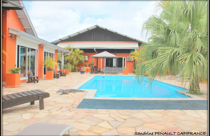 A VENDRE A KOUROU UN MAGNIFIQUE COMPLEXE IMMOBILIER DE 8 APPARTEMENTS (R+1) DE 960 m² - UNE VILLA T5 (R+1) DE 310 m² - TERRAIN 1870 m² - AU PRIX DE 1 755 000 € — photo 2