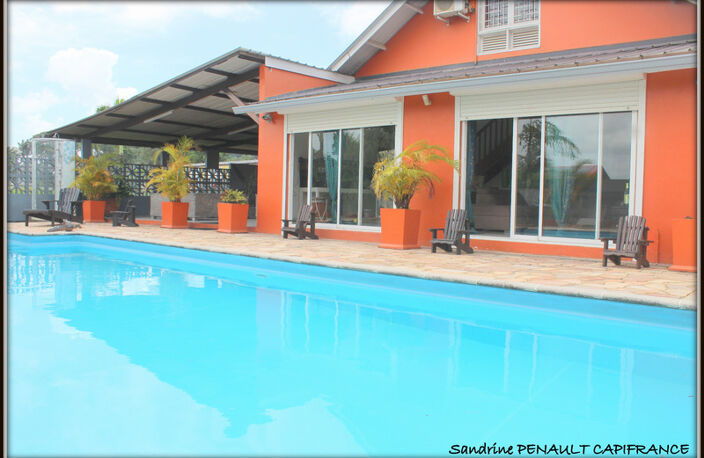 A VENDRE A KOUROU UN MAGNIFIQUE COMPLEXE IMMOBILIER DE 8 APPARTEMENTS (R+1) DE 960 m² - UNE VILLA T5 (R+1) DE 310 m² - TERRAIN 1870 m² - AU PRIX DE 1 755 000 € — photo 3