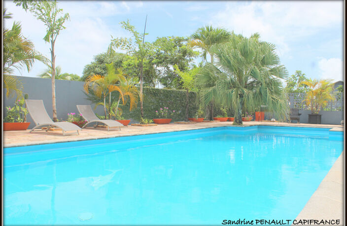 A VENDRE A KOUROU UN MAGNIFIQUE COMPLEXE IMMOBILIER DE 8 APPARTEMENTS (R+1) DE 960 m² - UNE VILLA T5 (R+1) DE 310 m² - TERRAIN 1870 m² - AU PRIX DE 1 755 000 € — photo 4