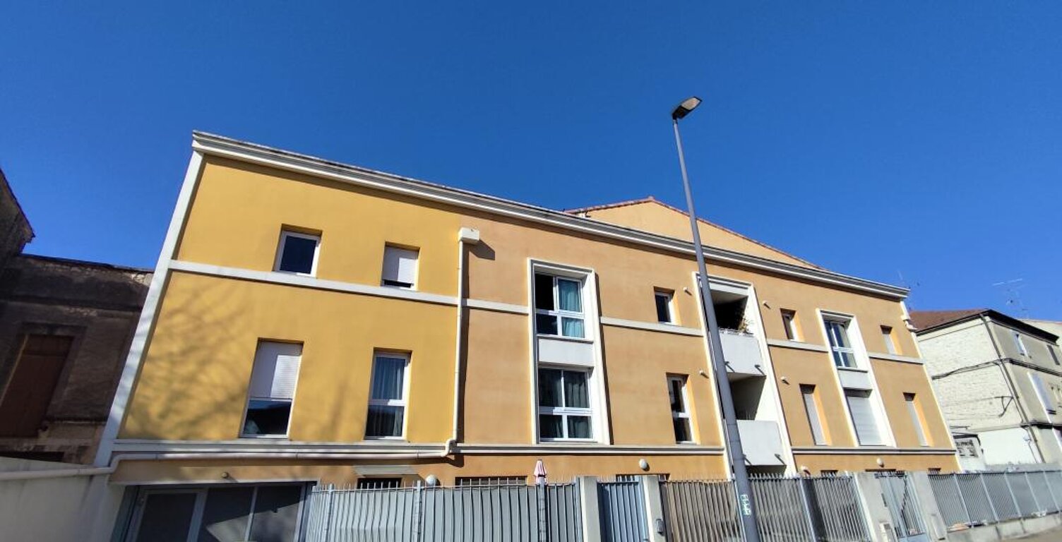 Châteaurenard, en exclusivité, Centre ville Appartement 3  pièces - terrasse et place de garage en sous sol — photo 1