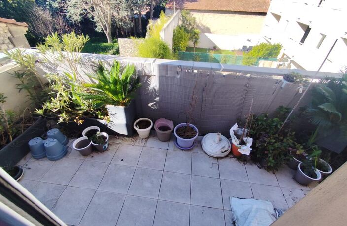 Châteaurenard, en exclusivité, Centre ville Appartement 3  pièces - terrasse et place de garage en sous sol — photo 2