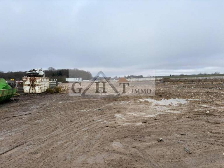 TERRAIN 11 000 M² AVEC PC – CHAUMES-EN-BRIE — photo 1