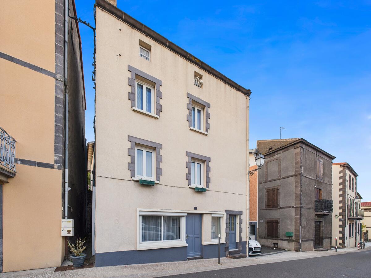 Villa / Maison  T7 à vendre Volvic 63530