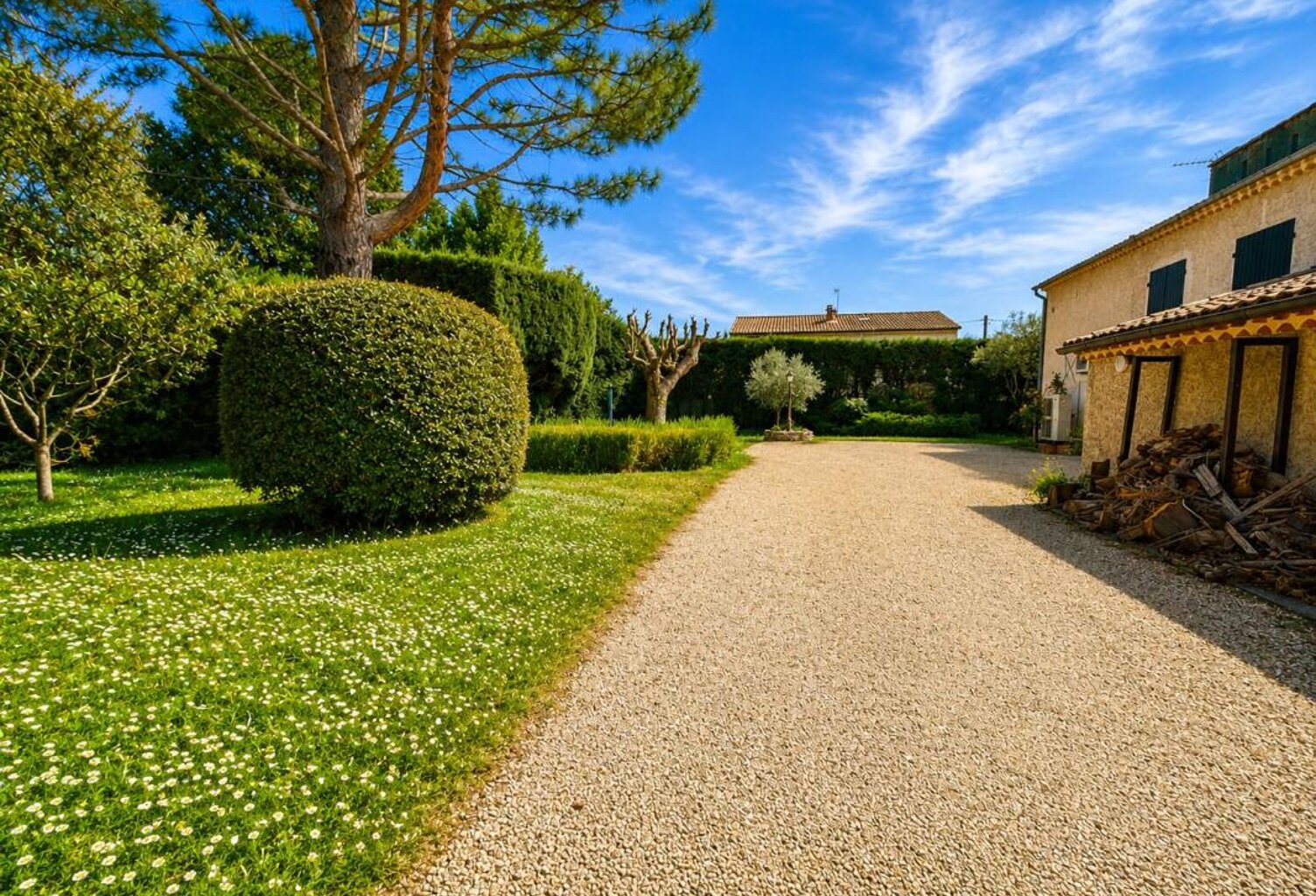 CARPENTRAS - Grande maison familiale au calme absolu – 232 m² habitables – Parcelle de plus de 2400 m² avec piscine – — photo 1
