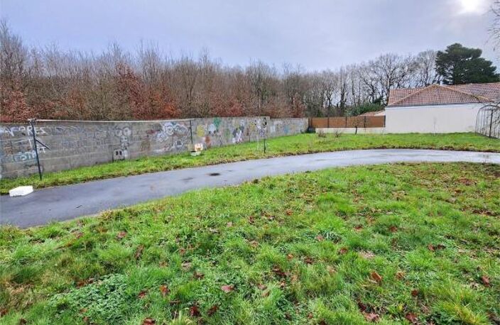 Terrain constructible d'environ 860 m² — photo 3